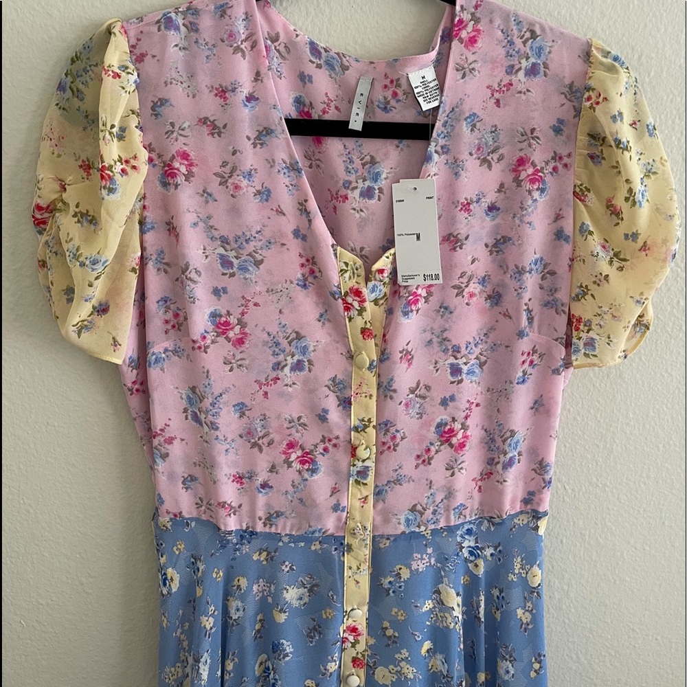 New With Tags Evie Floral Dress Size Medium